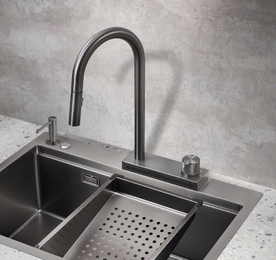 Milacio MCU.556.GM вороненая сталь смеситель